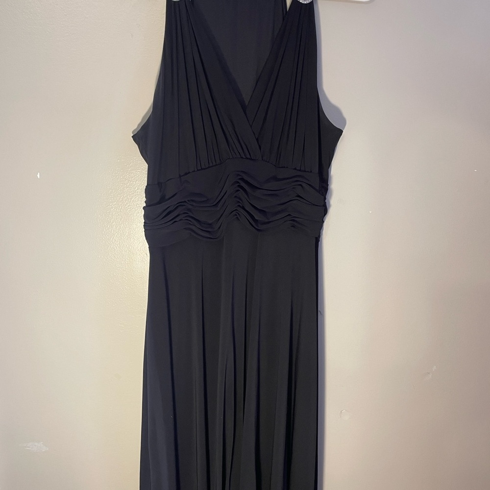 Jones Wear Black Sleeveless Maxi Dress with Ruched Waist